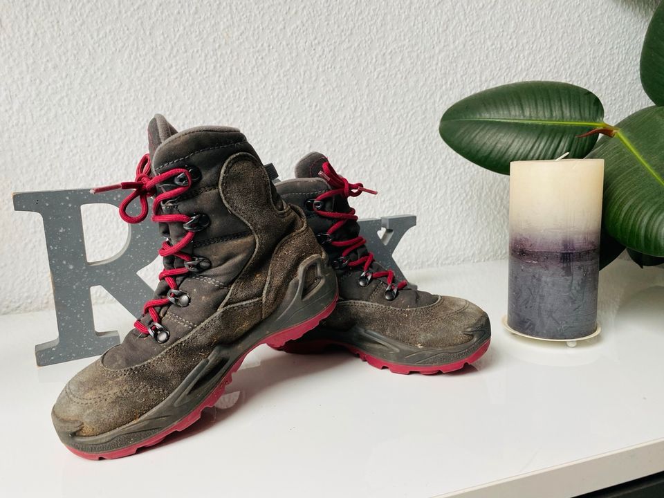 Verkaufe Lowa Wander/Winterschuhe Gr 30 in Tuttlingen