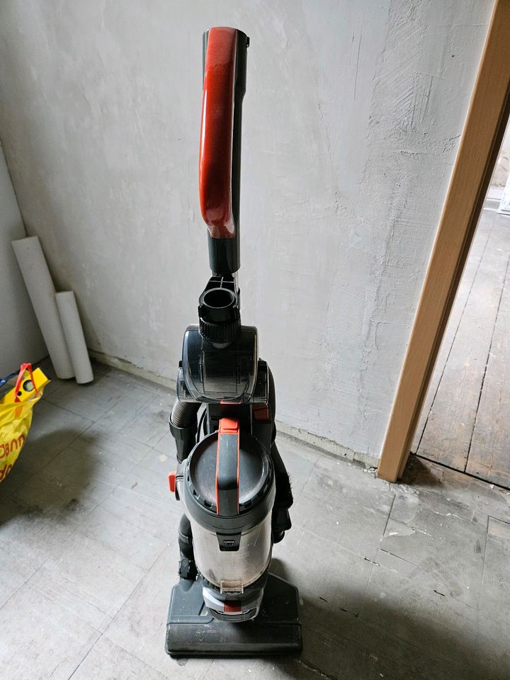 Vacuum Cleaner 700 Watt in Oberhausen