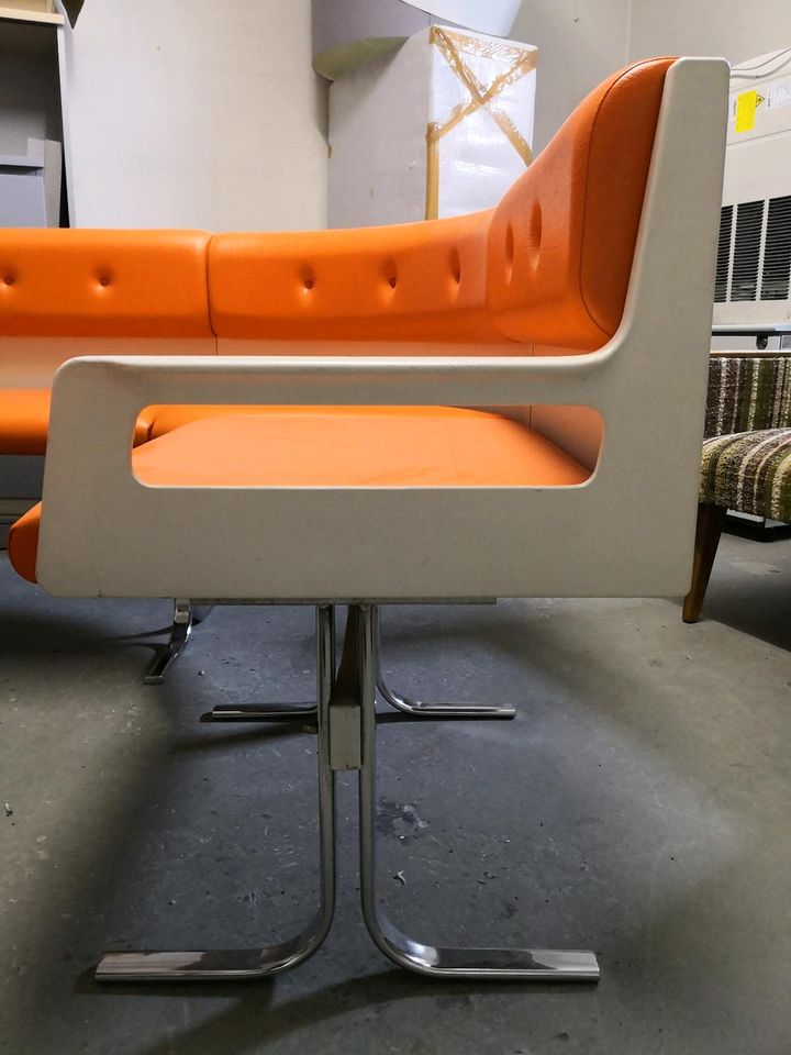 originale Sitzecke 1970er Jahre orange, toller Zustand in Frankfurt am Main