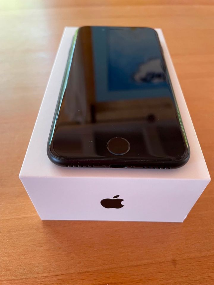 Apple iPhone 7 black/schwarz, 128 GB, OVP + Zubehör, TOP Zustand in Altenriet