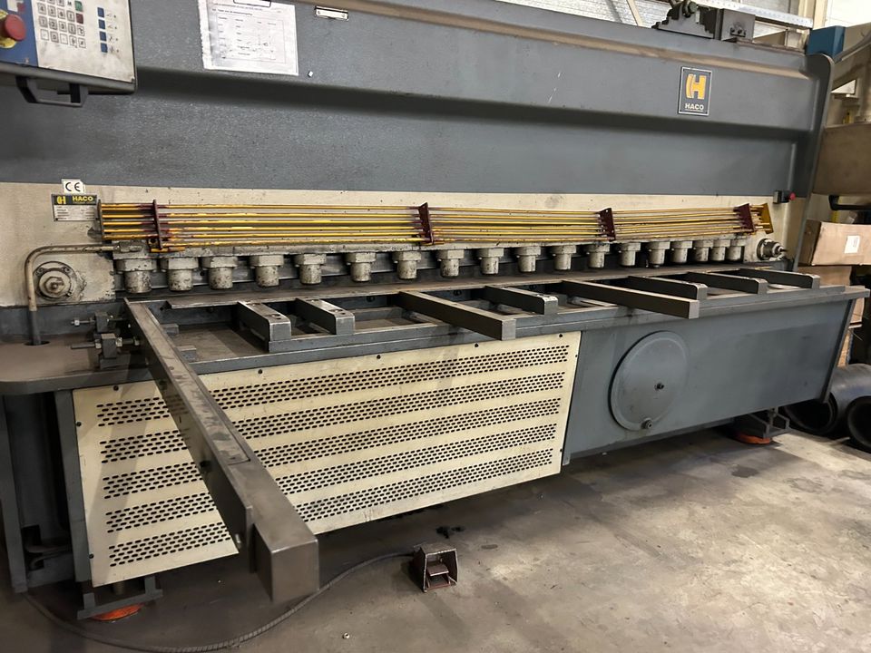 Tafelschere Schlagschere CNC Haco HSLX 3013, 3000x13mm, SC7p in Kleve