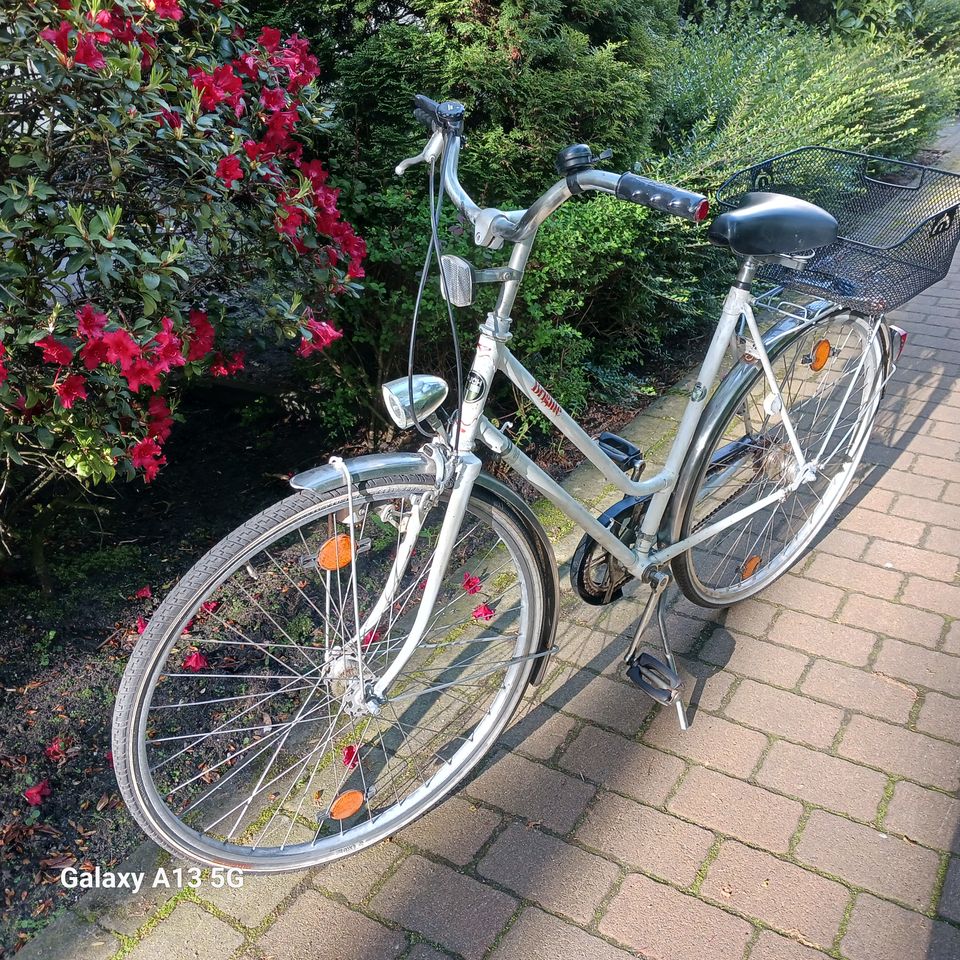 Verkaufe ein Schönes Holland Fahrrad Brigitte PUCH 28 Zoll 3 Gang in Hamburg