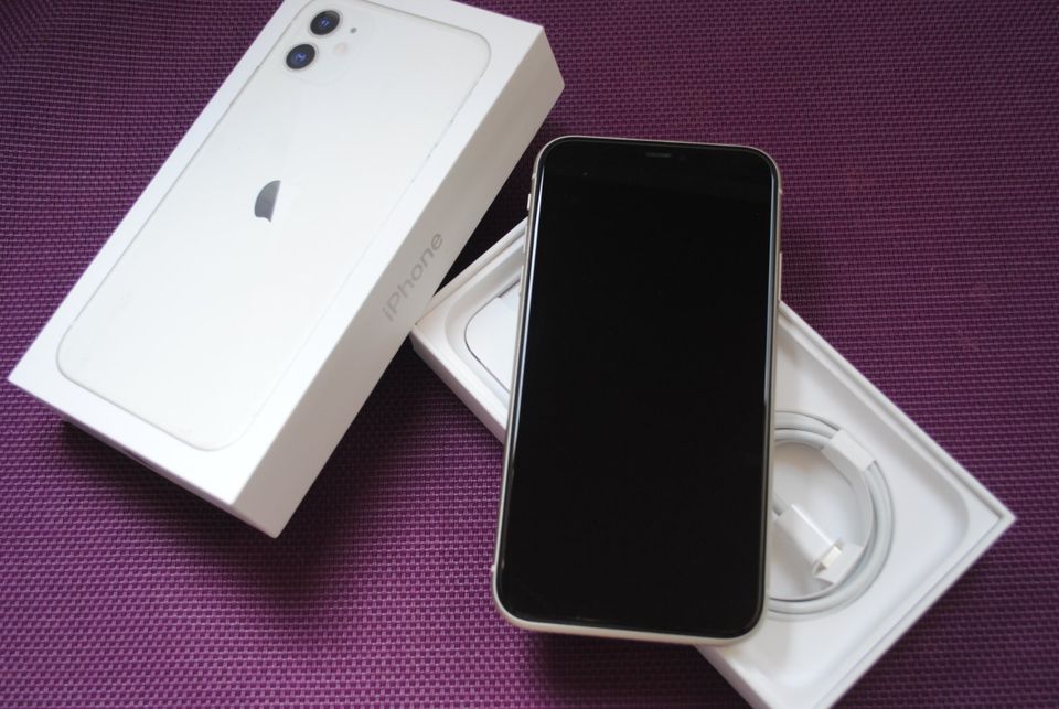 Apple iPhone 11 / 128 GB / Weiß / unbenutzt (wie) NEU in Köln