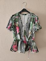 Neu! Guess Schößchenbluse Wickel-Optik tailliert Tropical Nordrhein-Westfalen - Uedem Vorschau