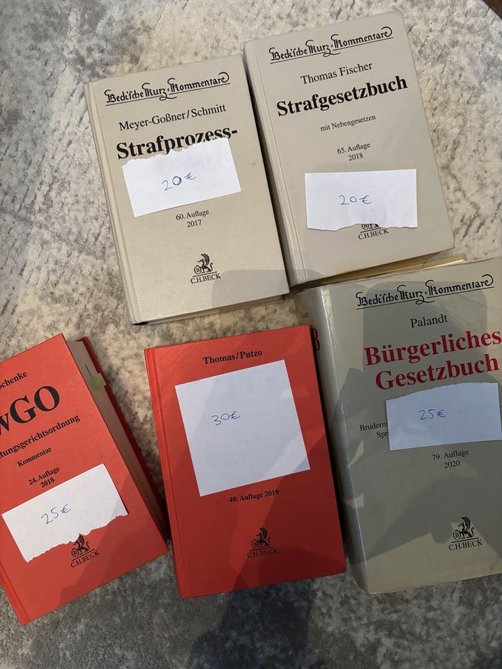Jura Bücher und Karteikarten in Düsseldorf