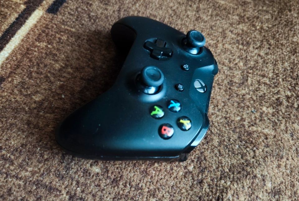 Microsoft Xbox One Wireless Controller schwarz Hall Effect Sticks in Memmingen