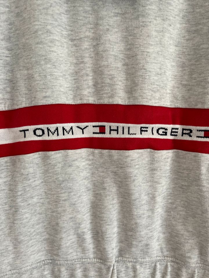 Tommy Hilfiger Sweatjacke, Gr. 164 in Velbert