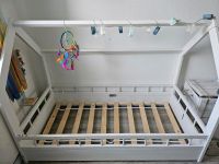 Hausbett / Kinderbett mit durchgehendem Rausfallschutz Bergedorf - Hamburg Allermöhe  Vorschau