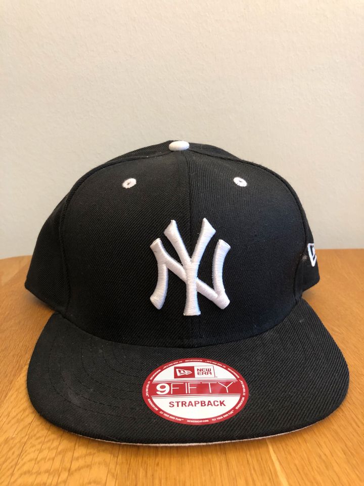 New Era New York Yankees Cap Schwarz Strapback One Size in Meerbusch