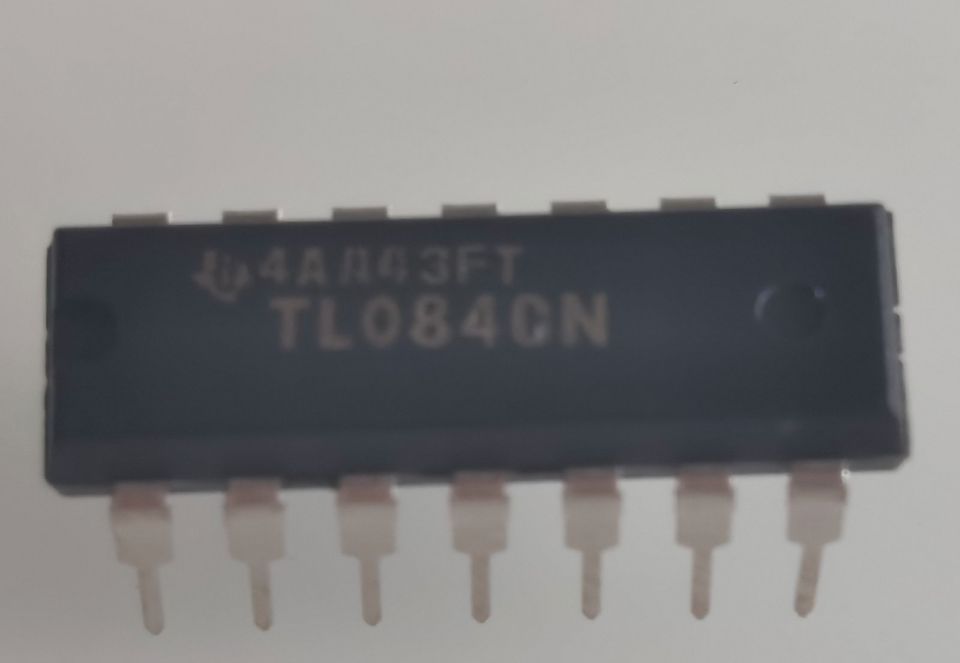 TL084 Serie Operationsverstärker Mouser IC Elektronik Bauteil ICs in  Baden-Württemberg - Karlsruhe | eBay Kleinanzeigen ist jetzt Kleinanzeigen
