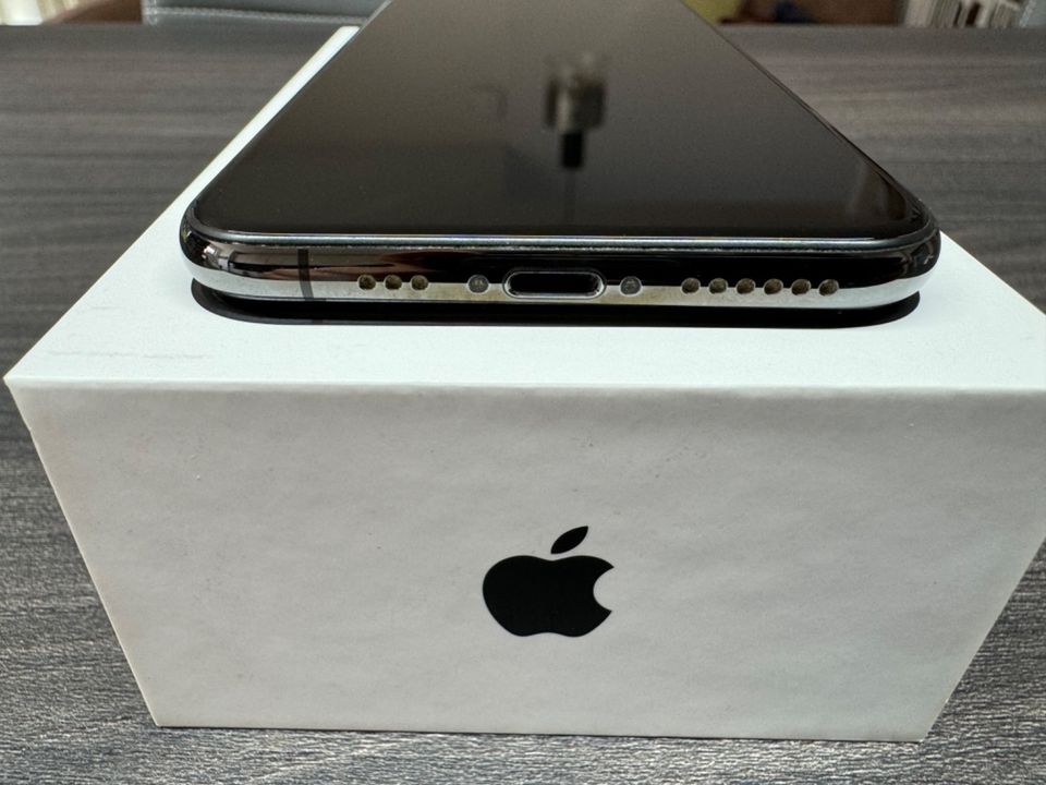iPhone Xs 64GB Space Gray A2097 in Künzell