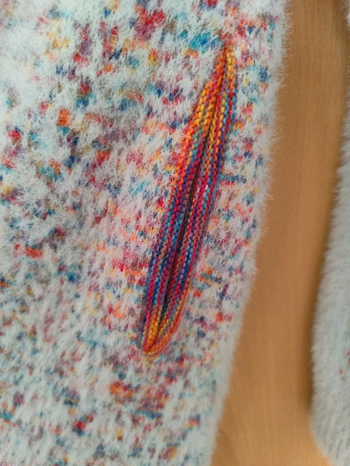 Strickjacke,kuschelig weich,farbenfroh in Ihlow