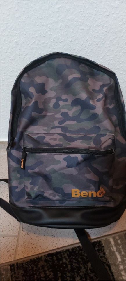 Bench Rucksack Camouflage/Orange ca. 30x18x42cm in Bürstadt