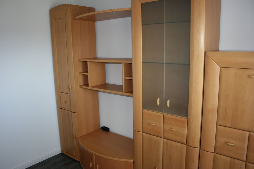 Wohnwand Schrank Wohnzimmer Buche Teilmassiv in Dillenburg