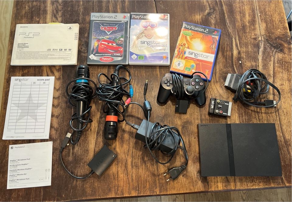 PlayStation 2 Slim schwarz inkl Singstar Microphone und 3 Spielen in Marl