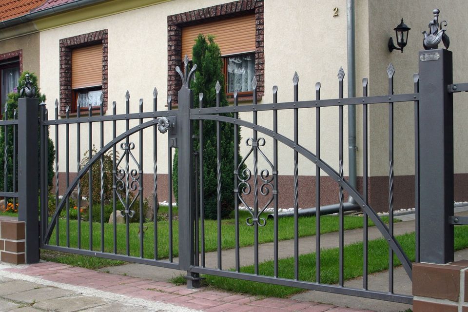 Hoftor Gartentor Hofeinfahrt Hauseingang Tor Tür Zaun Portal E in Eppelheim