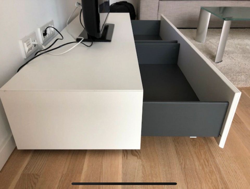 TV Schrank Lowboard boconcept in Bad Endbach