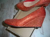 rot goldene Keilabsatz Schuhe Gr. 37, neu Sachsen - Mühlau Vorschau