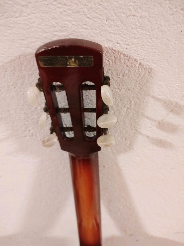 Gitarre Musikinstrument in Bruckmühl