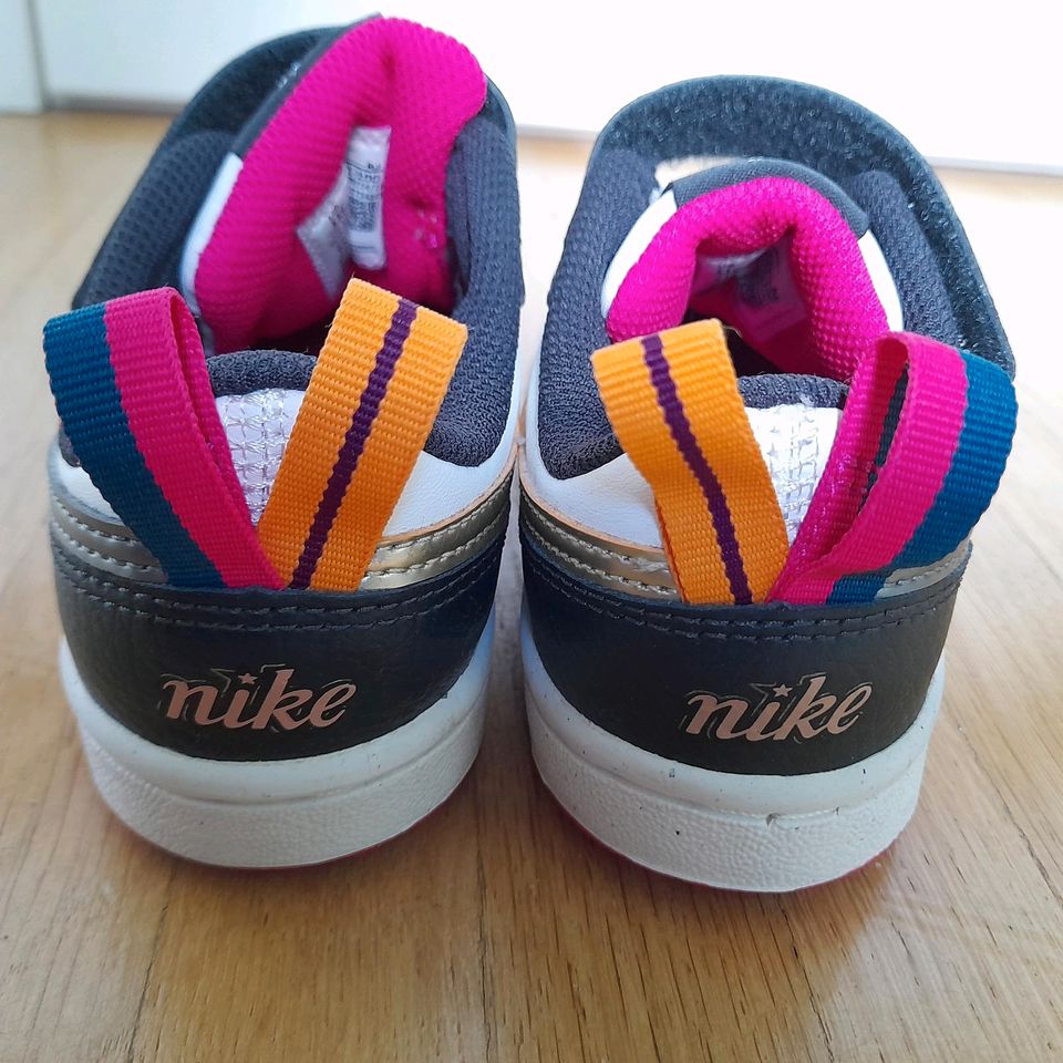 Neu! Nike Mädchen Sneaker Größe 28 in Berlin