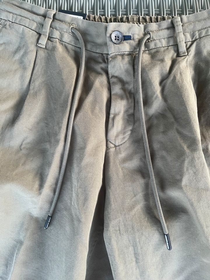 NEU❗️JOOP SHORTS OLIVGRÜN REGULAR FIT Gr.33 inklusive Versand❗️ in Cottbus