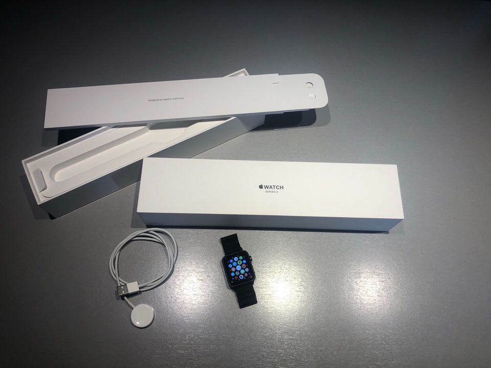 - [ ] Apple Watch Series 3 42mm Space Gray mit Edelstahlarmband in Stuttgart