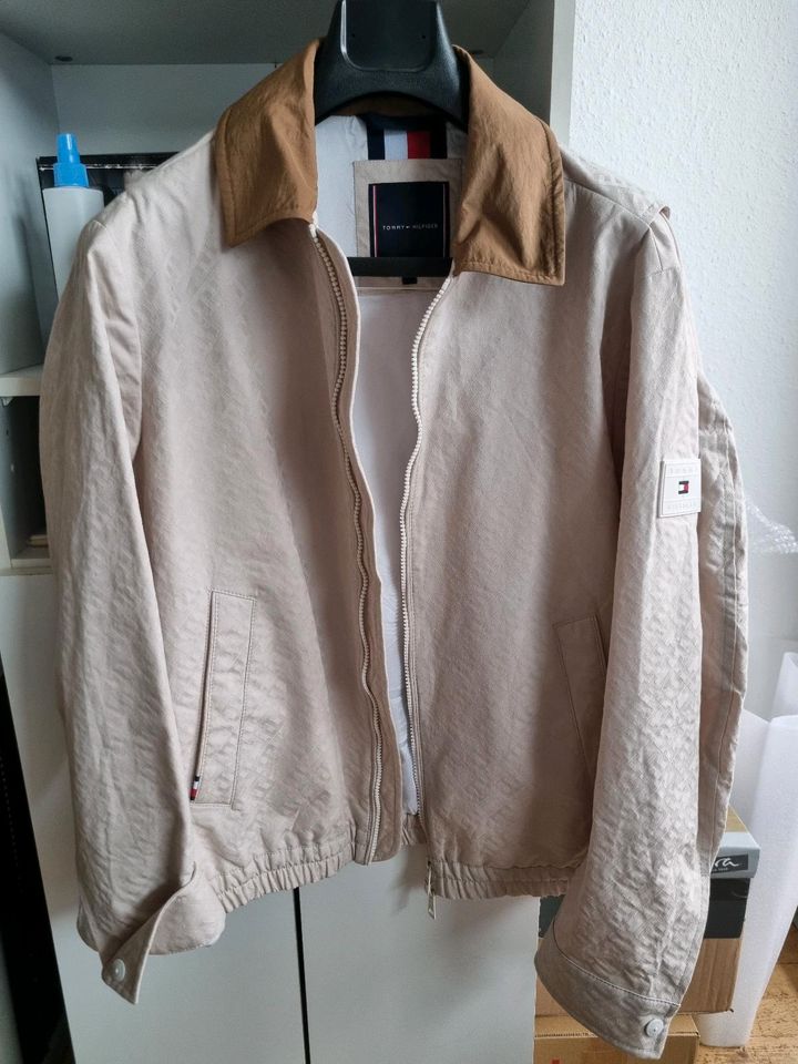 Tommy Hilfiger Jacke in Beige in Bietigheim-Bissingen