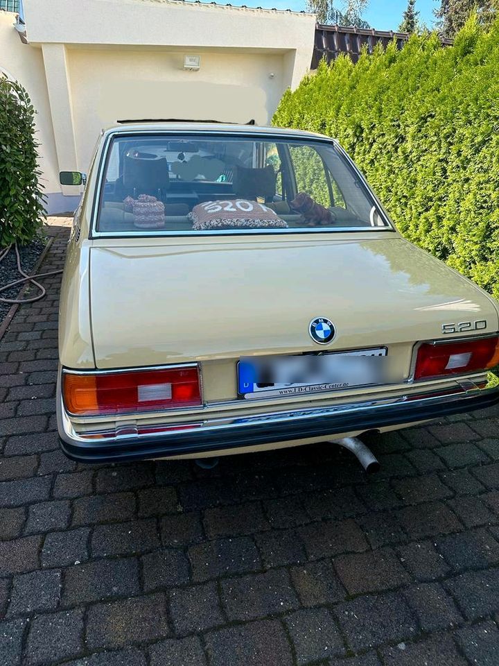 BMW E12 Oldtimer komplett restauriert, super Zustand in Zahna-Elster