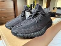 YEEZY BOOST 350 V2 BLACK Größe 42,5 München - Maxvorstadt Vorschau