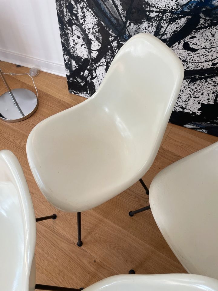 Vitra Fiberglas DSX Eames Creme Parchment in Düsseldorf