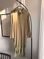 Blusenkleid aus Crêpe. Geripptes Kleid. Maxikleid. Köln - Nippes Vorschau