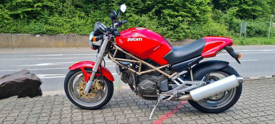 Ducati Monster 750 in Schmelz