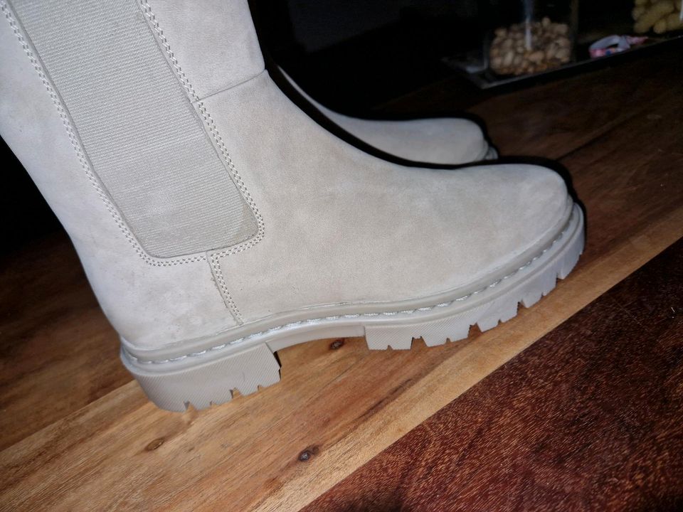 Halb Stiefel Neu Creme Farben Gr 39 in Stadecken-Elsheim