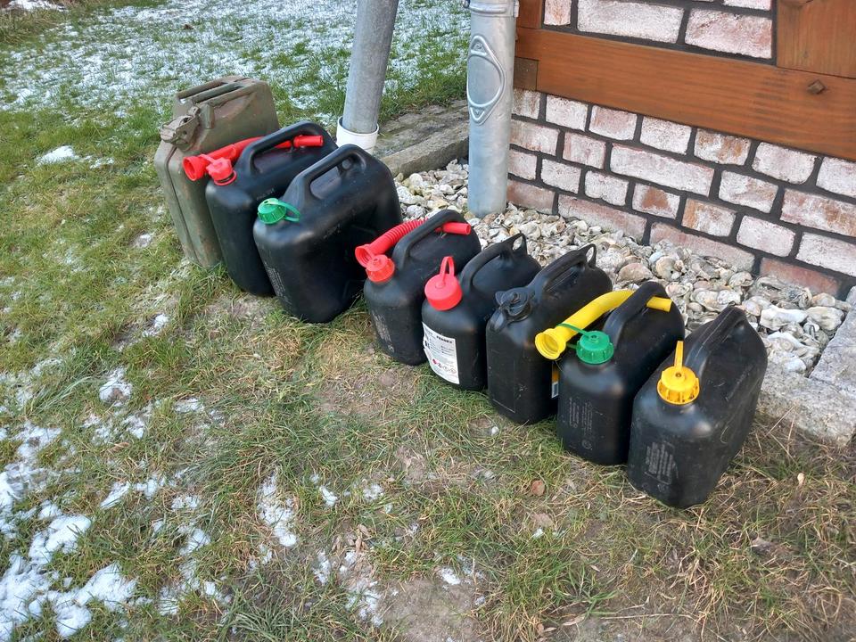 Benzinkanister Dieselkanister Kanister 20 L 10 L 5 L Auto in Bergen auf Rügen