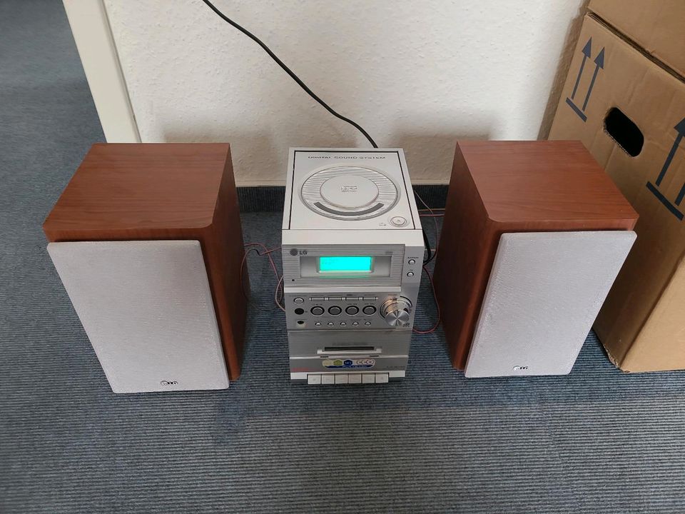 LG LX-M140 Hi-Fi Micro Component System in Bielefeld