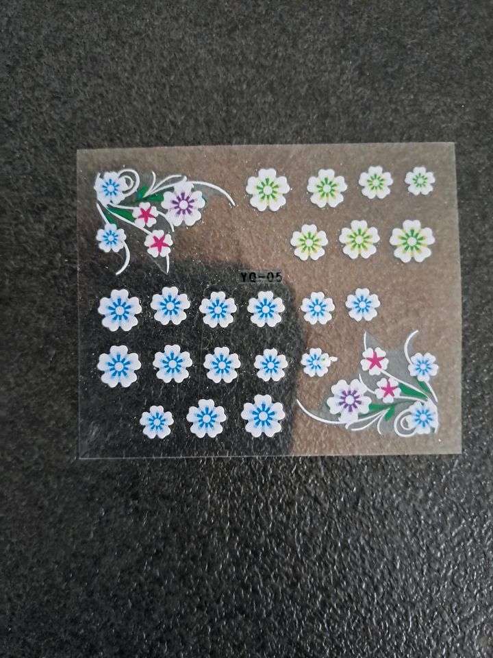 Nagel-Sticker Set 21teilig Blumen farbig in Bad Wildungen