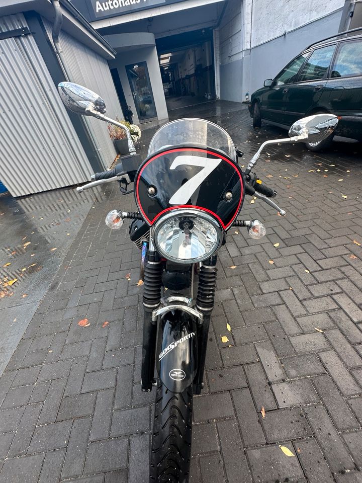 Moto Guzzi V7 Racer No.2094 in Berlin