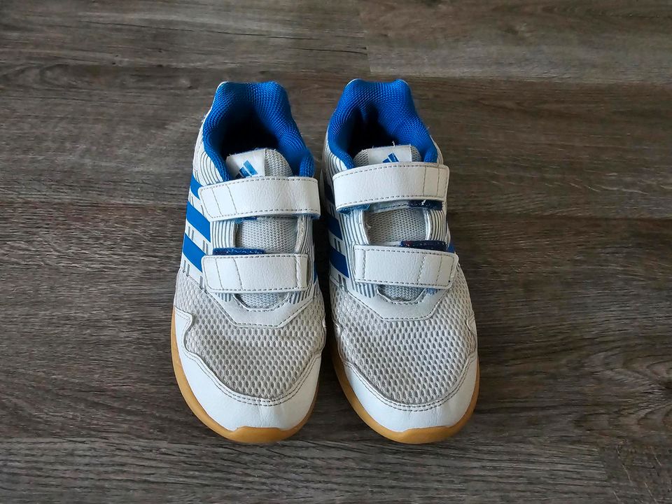 Adidas Turnschuhe Gr. 32 in Halle