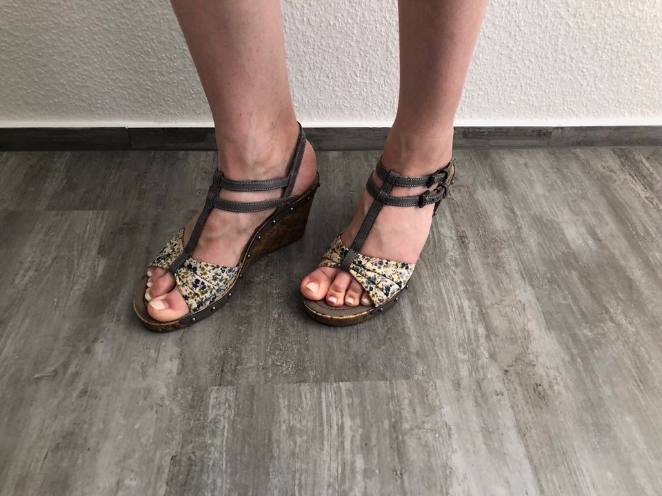 Damen Sandalen / Sandalette mit Keilabsatz Plateau Esprit Gr. 39 in Osnabrück