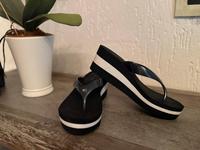 Tommy HILFIGER Plateau Badeschuhe Sandalen Flip Flops Gr. 37 f.ne Brandenburg - Karstädt Prignitz Vorschau