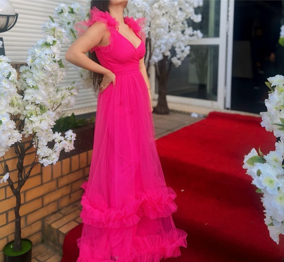 Tüll Maxikleid Abendkleid rosa mit Rüschen in Leipzig