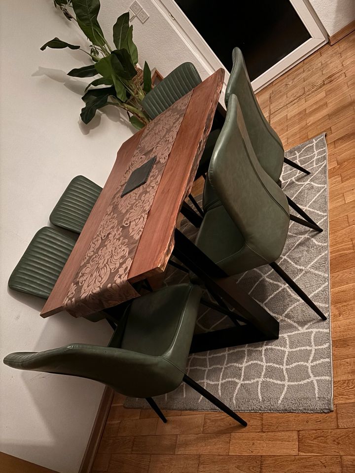 Akazie Holz Esstisch mit Stühle in Oldenburg