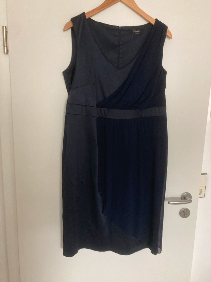 Neuwertiges Kleid gr 44 in Brilon