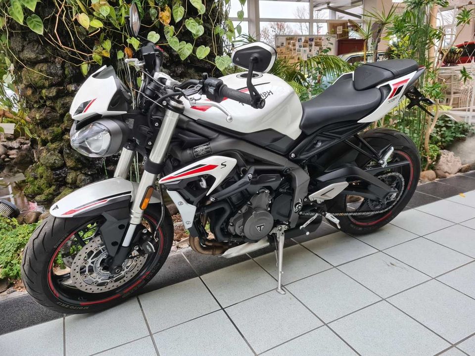 Triumph Street Triple S 660 ABS A2 in Hamburg