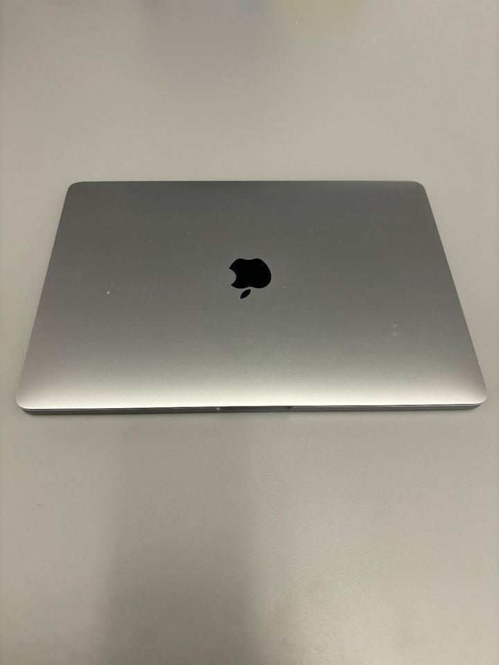 MacBook Pro 13“ 2017, 500GB SSD, 16GB RAM, i5 in Berlin