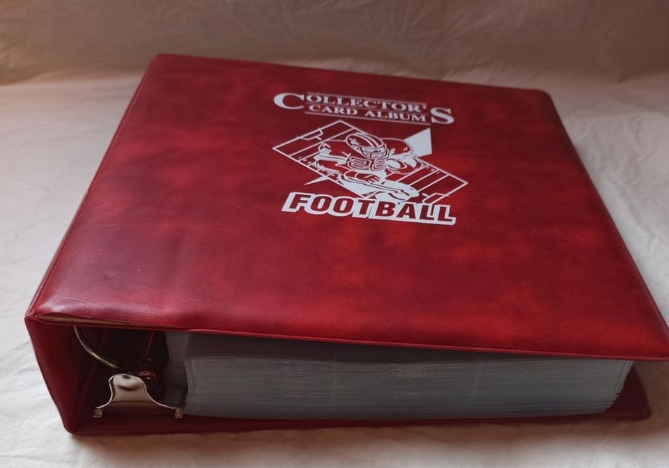 Football Card Album Sammelordner mit 68 Ultra Pro 9-Pocket Hüllen in Langenburg