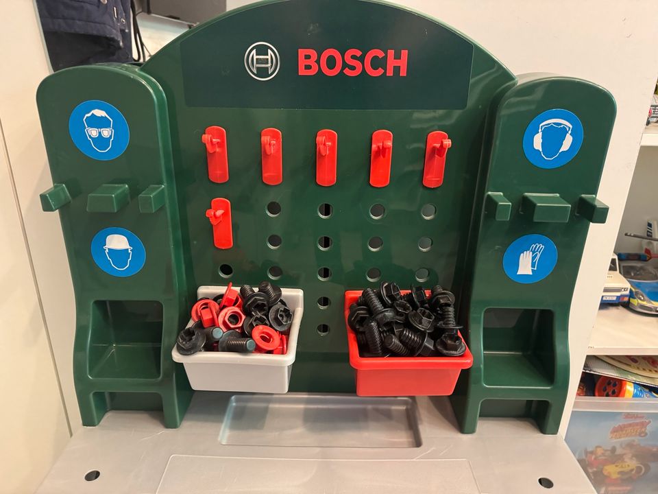 Bosch Werkbank mit viel Zubehör-siehe weitere Fotos in Kiel