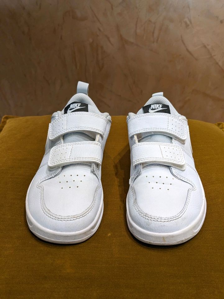 Nike  Kinderschuhe in Weiß Größe 30 in Langenau