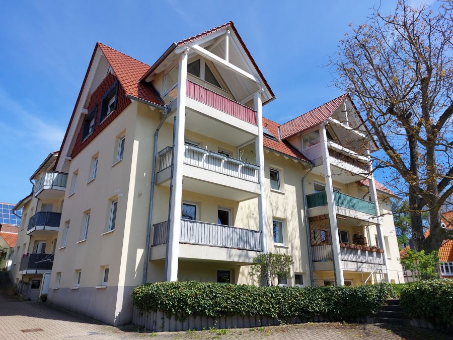 Geismar: Moderne und ruhig gelegene 2-Zimmer-Hochparterre-Wohnung mit Fahrstuhl und Balkon in Göttingen