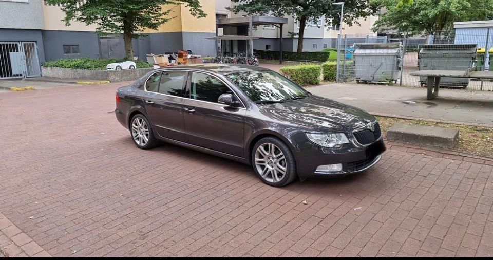 Skoda SuperB 2.0 TDI  / SHZ-Klima-Tempomat-Navi in Langenhagen